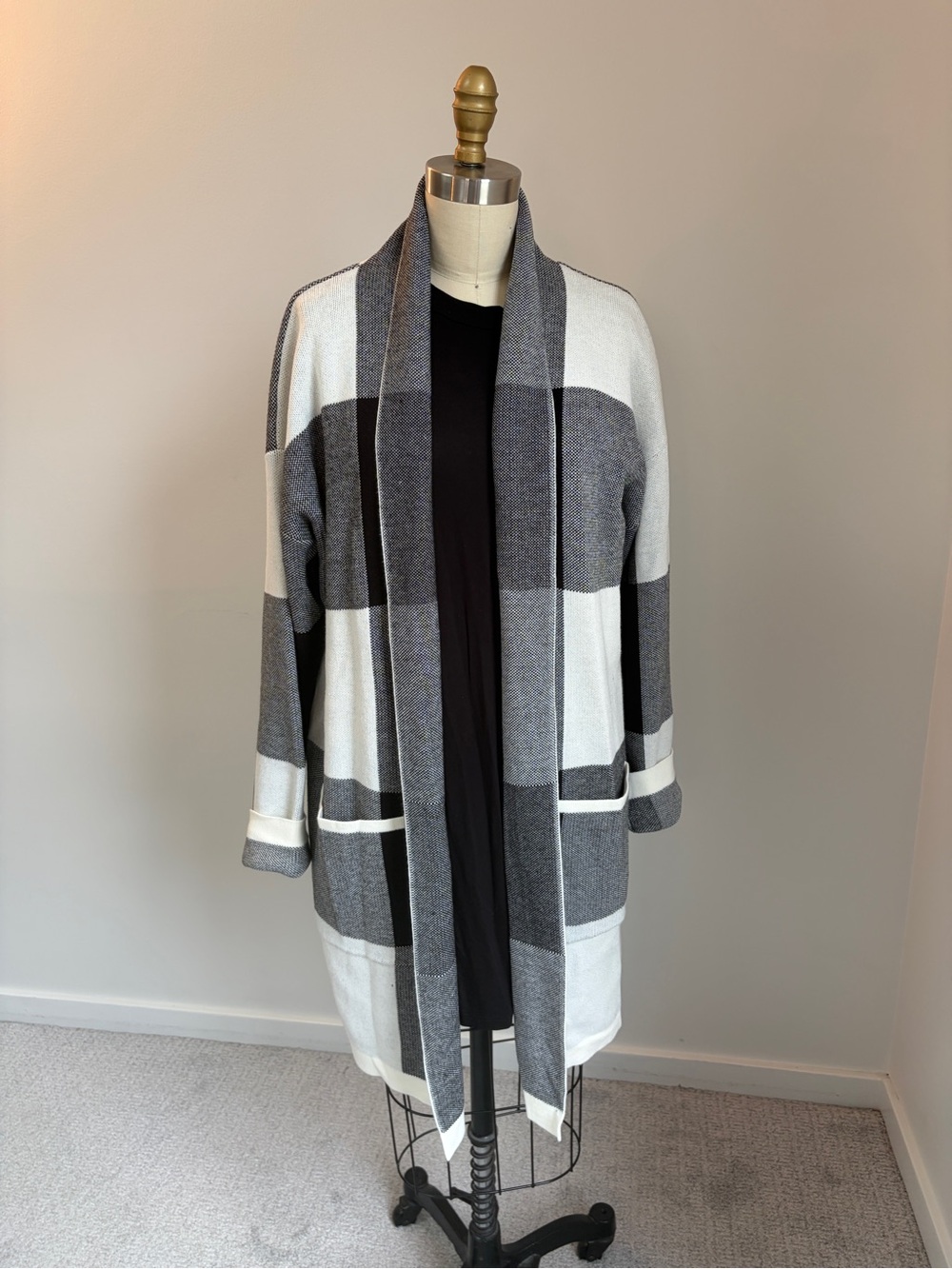 NWT Ampersand Avenue Black White Plaid Knit Cardigan Heavyweight- Small
